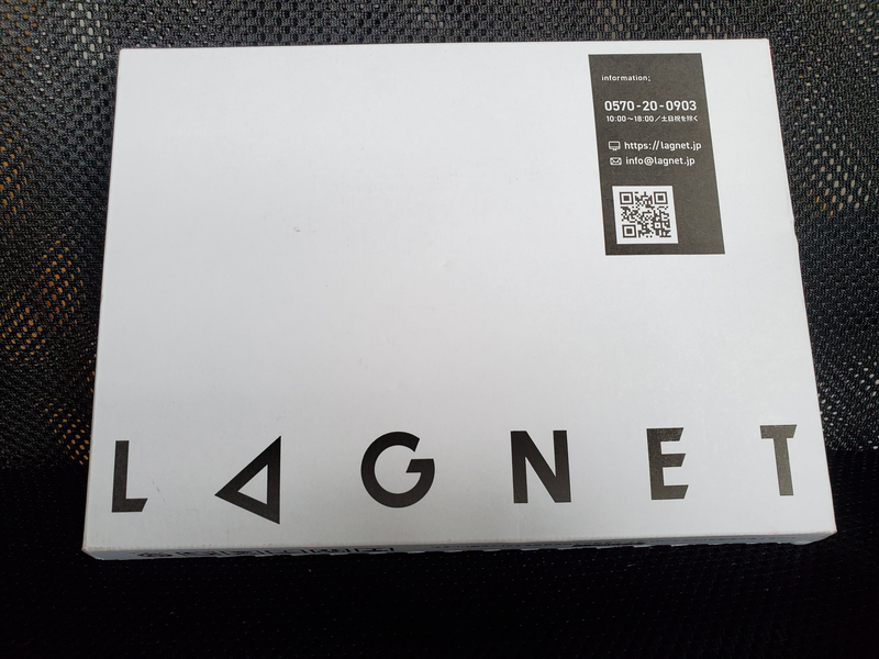 ラグネット（LAGNET）香水が届いた時の黒いロゴ入り外箱パッケージ