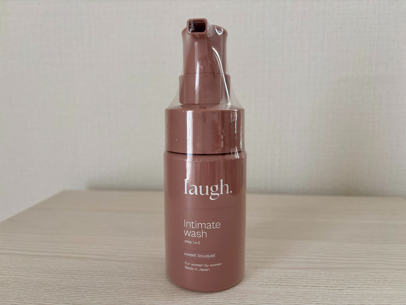 開封したラフドット(laugh.)インティメイトウォッシュのボトル全体のデザイン