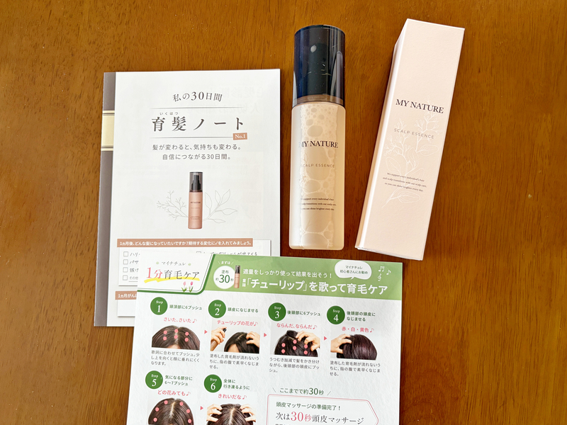 マイナチュレ育毛剤の本体ボトル、お洒落な外箱、使い方ガイドなどの同梱セット内容一覧
